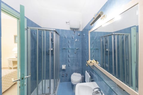 Superior Suite, Balcony, Sea View | Bathroom | Shower, rainfall showerhead, hair dryer, bidet