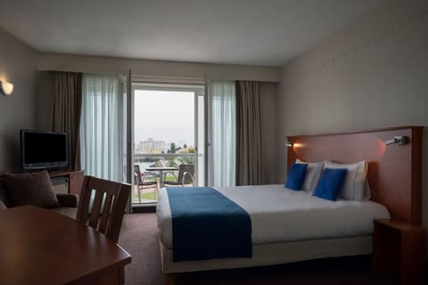 Comfort Double Room, Harbor View | Premium bedding, minibar, desk, blackout drapes