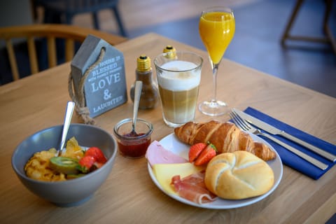 Daily buffet breakfast (EUR 15.5 per person)