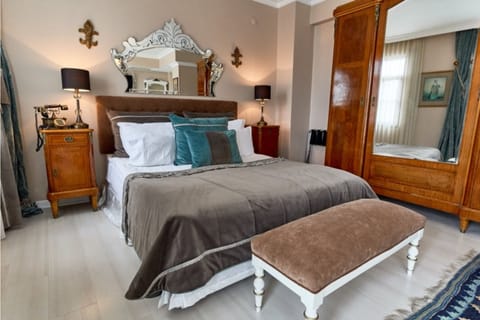Suite | Premium bedding, down comforters, Select Comfort beds, minibar