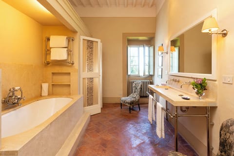 Superior Double or Twin Room | Bathroom | Designer toiletries, hair dryer, bidet, towels