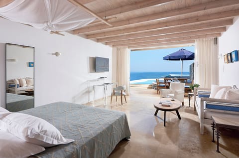 Club Studio Suite, Private Pool, Oceanfront | Premium bedding, minibar, in-room safe, individually decorated