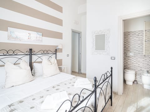 Comfort Room, 2 Bedrooms, 2 Bathrooms, City View | Premium bedding, in-room safe, desk, blackout drapes