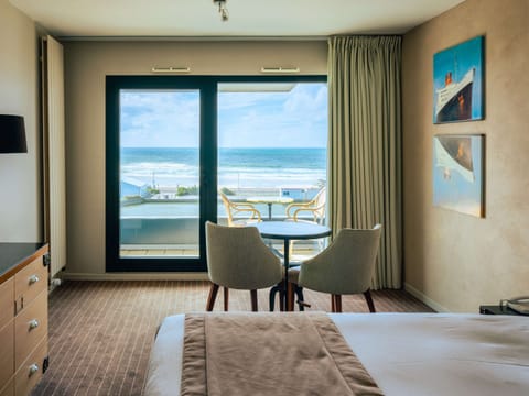 Superior Room, 1 Double Bed, Balcony, Sea View | Premium bedding, minibar, in-room safe, desk