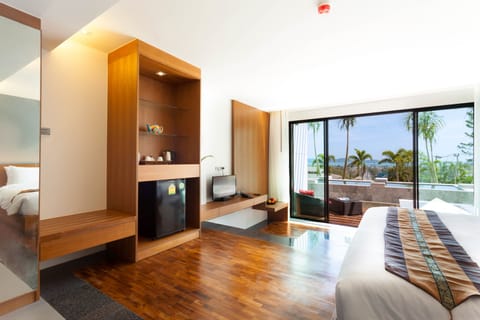Junior Suite (Pool Access) | Minibar, in-room safe, free cribs/infant beds, free WiFi