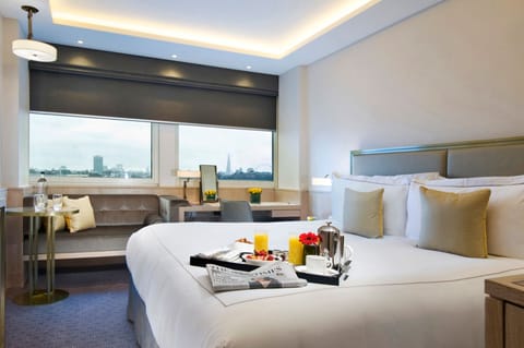 Deluxe Room, 1 Bedroom | Premium bedding, minibar, in-room safe, desk