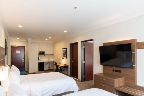 Suite, 1 Bedroom, Non Smoking | Pillowtop beds, in-room safe, desk, laptop workspace