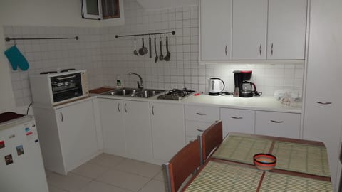 Apartment, 1 Bedroom | Private kitchenette | Fridge, microwave, stovetop, coffee/tea maker