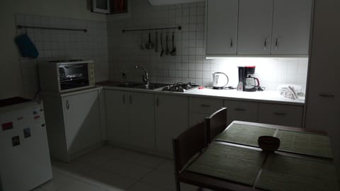 Apartment, 1 Bedroom | Private kitchenette | Fridge, microwave, stovetop, coffee/tea maker