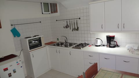 Apartment, 1 Bedroom | Private kitchenette | Fridge, microwave, stovetop, coffee/tea maker