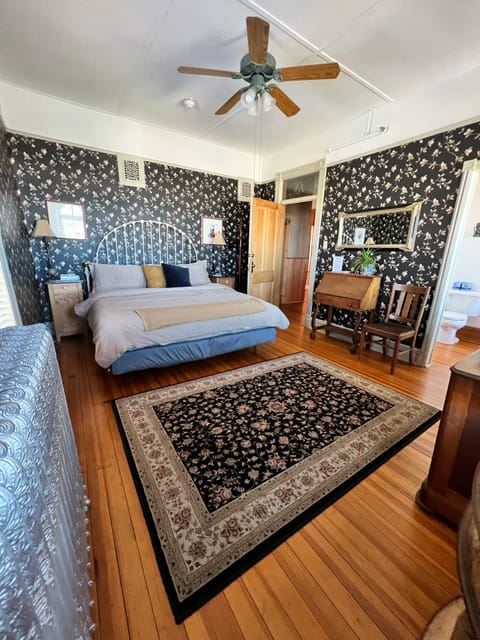 Classic Room, 1 King Bed | Individually decorated, individually furnished, laptop workspace