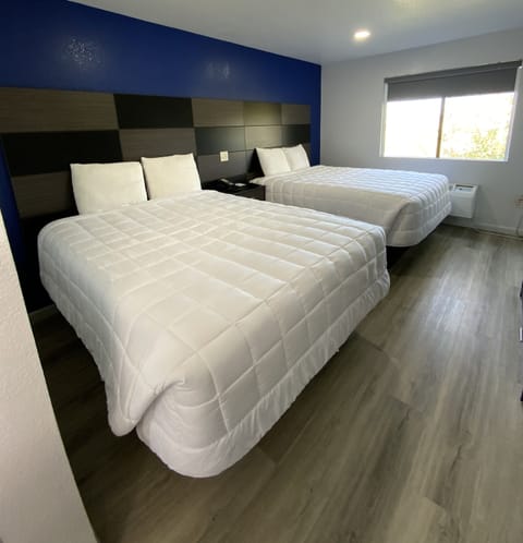 Deluxe Suite, Non Smoking (3 Queen Beds) | Iron/ironing board, free WiFi, alarm clocks