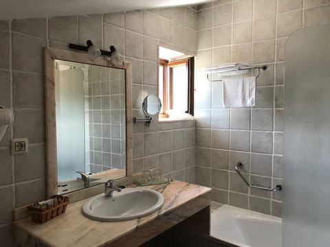 Quadruple Room | Bathroom | Shower, free toiletries, hair dryer, towels