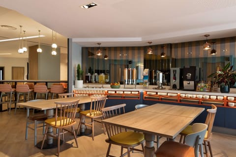 Free buffet breakfast on weekdays