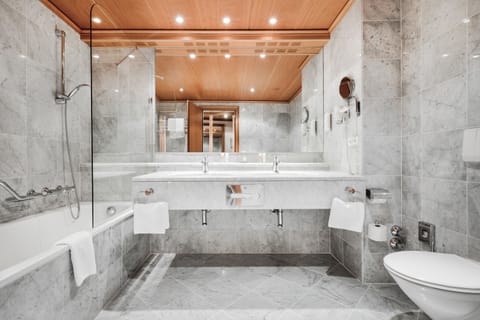 Deluxe Double Room, Balcony | Bathroom | Free toiletries, hair dryer, bathrobes, slippers