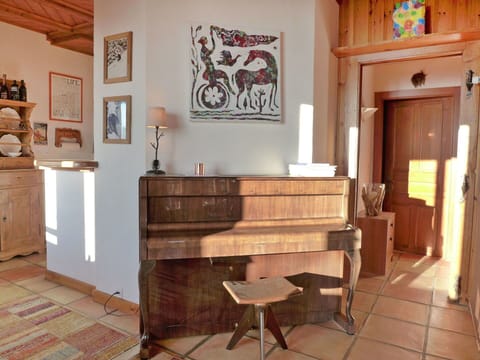 Room, Furniture, Property, Interior Design, Building, Floor, House, Table, Wood, Home