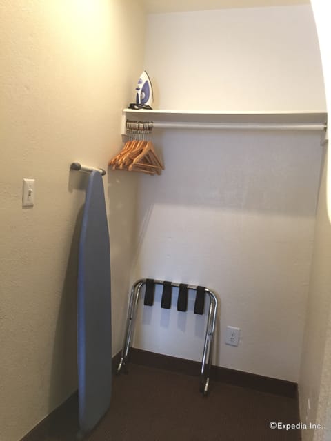 Room, 1 King Bed | Premium bedding, individually decorated, individually furnished, desk