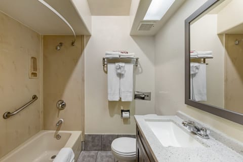 Family Suites, 2 Separate Rooms | Bathroom | Shower, hair dryer, towels