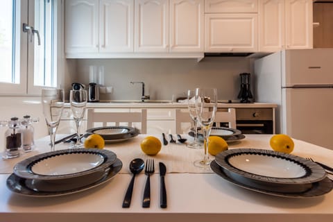 Suite, Ground Floor | Private kitchen | Full-size fridge, oven, stovetop, espresso maker