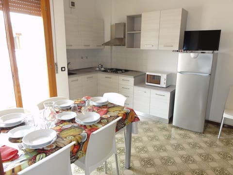 Apartment, 2 Bedrooms (A40336) | In-room dining