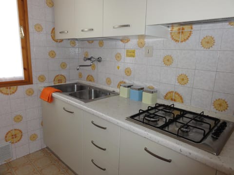 Apartment, 2 Bedrooms (B10023) | Private kitchenette | Full-size fridge, microwave, stovetop, cookware/dishes/utensils