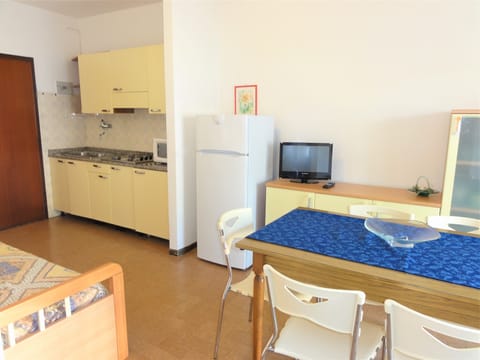 Apartment, 2 Bedrooms (Via Lira 62 C30037) | Private kitchenette | Full-size fridge, microwave, cookware/dishes/utensils