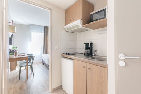 Studio, 1 Double Bed | Private kitchen | Fridge, microwave, stovetop, dishwasher