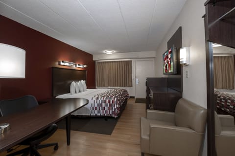 Superior Room, 1 King Bed (Smoke Free) | Desk, free WiFi, bed sheets, alarm clocks