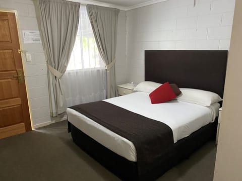 Standard Room | Premium bedding, in-room safe, desk, soundproofing