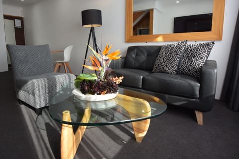 Plymouth Suite | Desk, laptop workspace, iron/ironing board, free WiFi