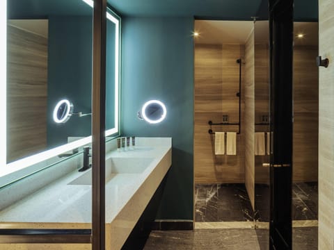 Superior Suite, 1 King Bed | Minibar, in-room safe, desk, laptop workspace