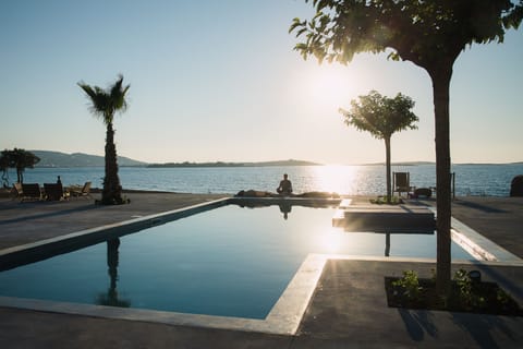 Seasonal outdoor pool, pool umbrellas, sun loungers