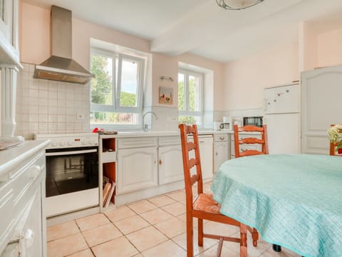 House | 3 bedrooms, individually furnished