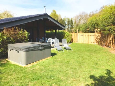 Your relaxing Holiday Home with private jacuzzi