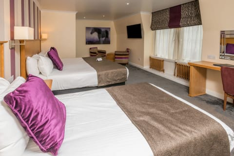 Family Room, Multiple Beds | Desk, iron/ironing board, free WiFi, bed sheets