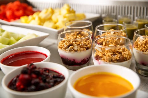 Daily full breakfast (GBP 17.95 per person)