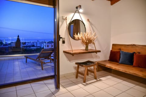 Suite, Sea View | Individually decorated, desk, iron/ironing board, free cribs/infant beds