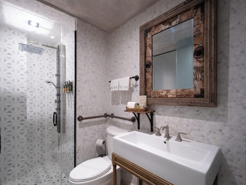 Honeymoon Suite (Gran Cru) | Bathroom | Shower, hydromassage showerhead, designer toiletries, hair dryer