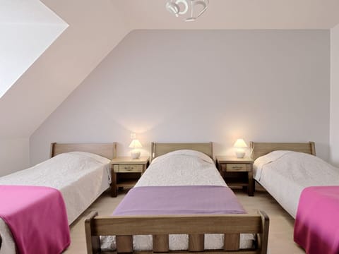 Furniture, Property, Building, Comfort, Bed Frame, Interior Design, Wood, Textile, Bed, Lighting