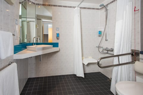 Room, 1 Double Bed, Accessible Bathtub | Bathroom | Shower, free toiletries, hair dryer, towels