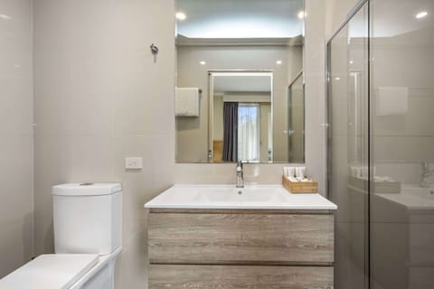 Standard Room, Multiple Beds, Non Smoking, Ground Floor (Walk-in Shower) | Bathroom | Shower, rainfall showerhead, free toiletries, hair dryer