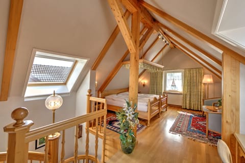 Hypo-allergenic bedding, minibar, in-room safe, desk