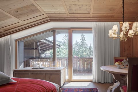 ROMANTIK PANORAMA | Premium bedding, down comforters, in-room safe, blackout drapes