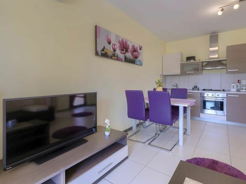 Property, Building, Cabinetry, Purple, Countertop, Drawer, Interior Design, Couch, Wood, House