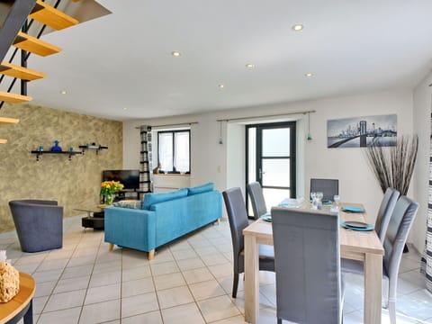 Plant, Property, Building, Natural Landscape, Tree, Land Lot, House, Cottage, Landscape, Residential Area