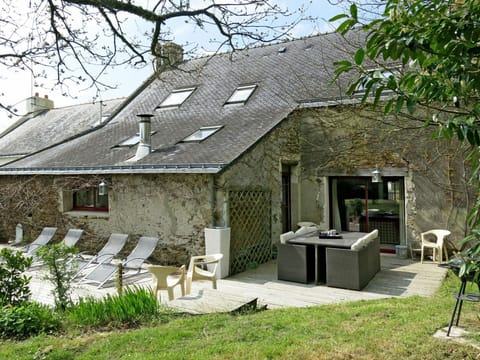 Plant, Building, Property, Window, Sky, Land Lot, Cottage, Architecture, House, Tree