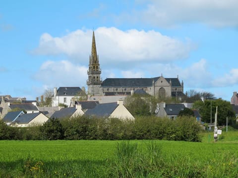 Sky, Building, Plant, Urban Design, Tower Block, Condominium, Real Estate, City, Facade, Commercial Building