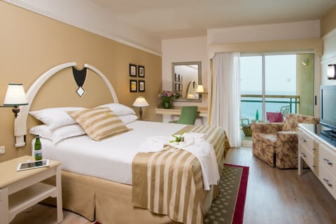 Executive Room, Balcony, Sea View | Premium bedding, pillowtop beds, minibar, in-room safe