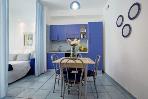 Apartment, 1 Bedroom | Private kitchen | Full-size fridge, oven, stovetop, coffee/tea maker