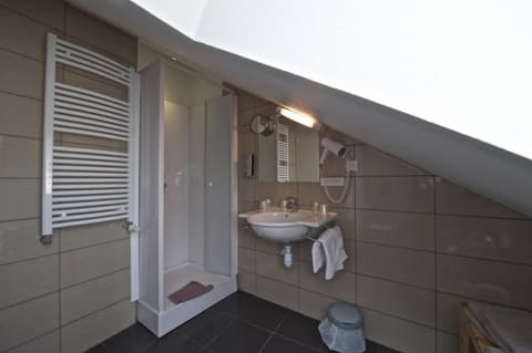 Family Room, Sea View | Bathroom | Shower, free toiletries, towels